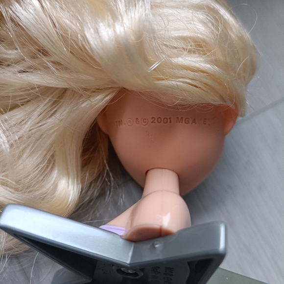 Bratz Head Gamez Cloe Doll 2001 - Picture 6 of 7